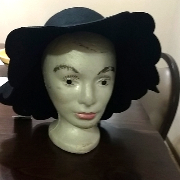 Ladies floppy hat - Picture 1 of 5